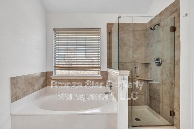 Building Photo - 2827 Rosewood Blvd