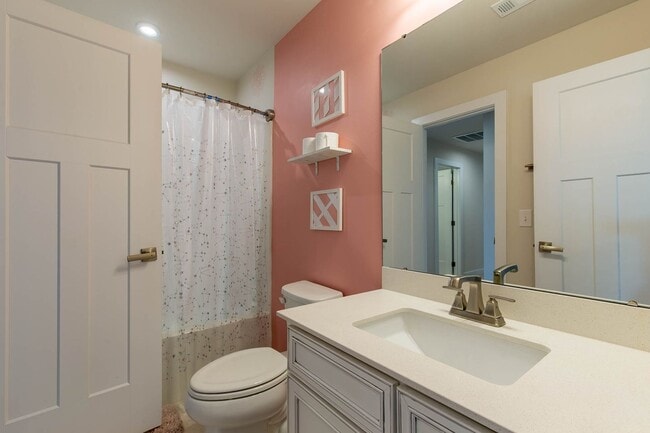 Building Photo - 5BR/3.5BA In Smyrna