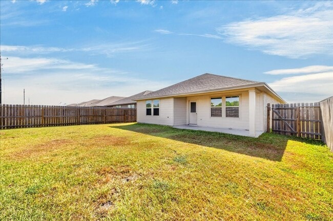 Building Photo - 8133 Cattlemen Dr