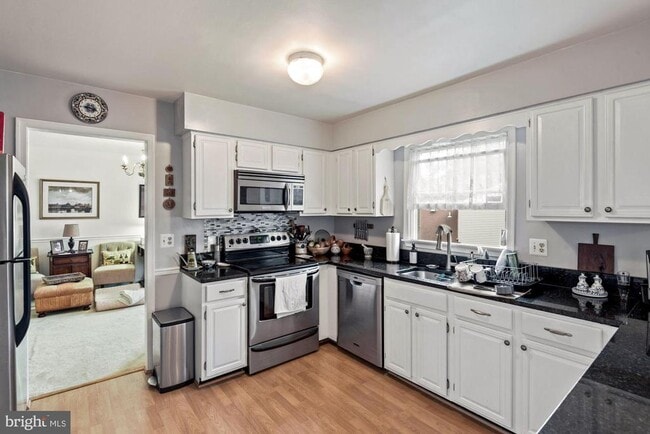 Building Photo - 2131 Silentree Dr