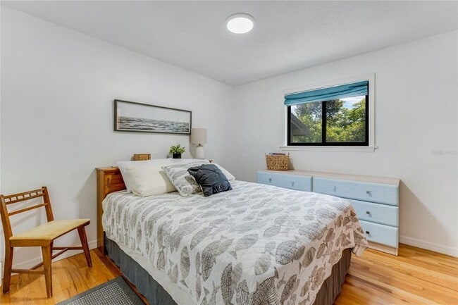 Building Photo - 315 Sweet Bay Ave