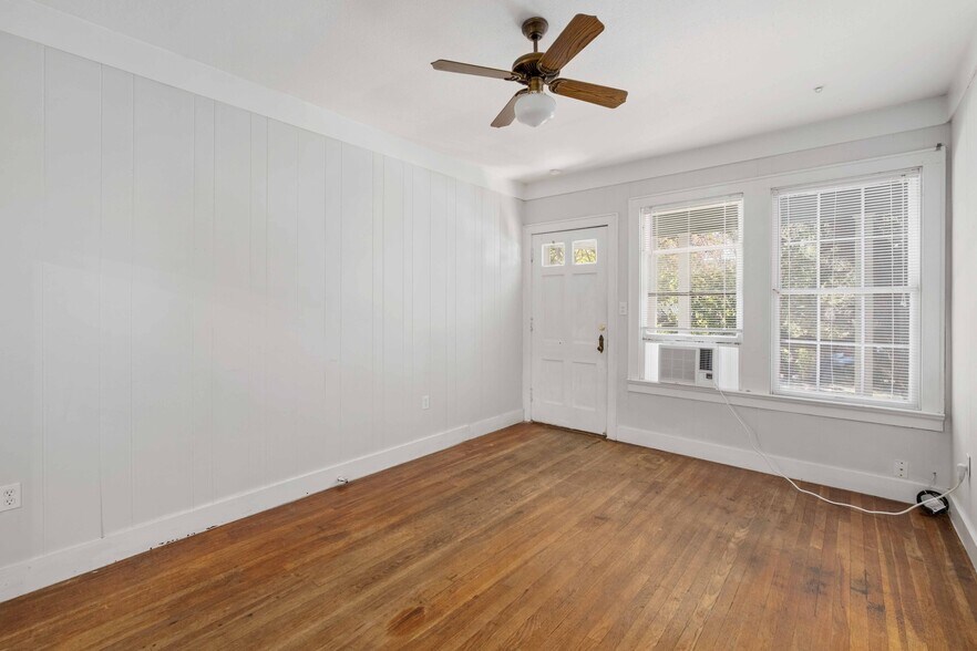 Building Photo - 202 E 31st St