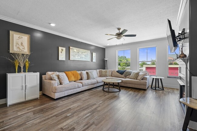 Building Photo - 1436 Indianola Ave