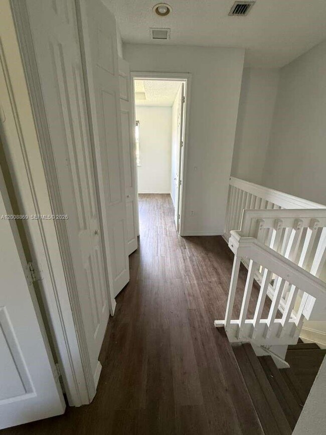 Building Photo - 2311 NE 42nd Cir