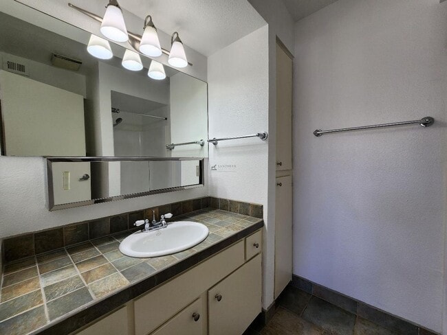 Building Photo - 941 Calle Mejia