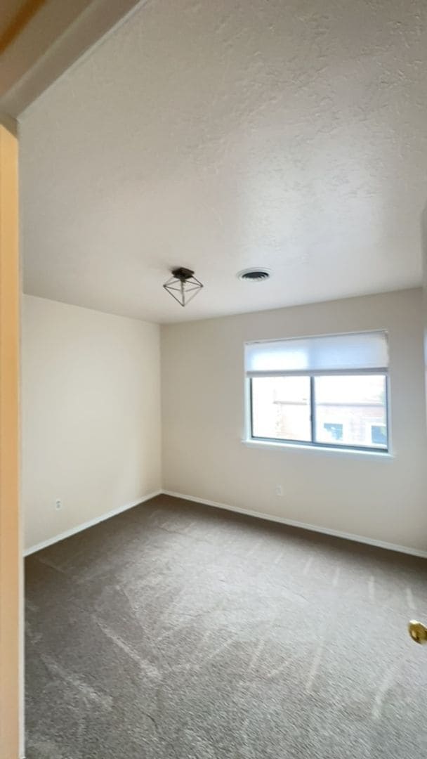 Building Photo - Beautiful 3 Bedroom Home 87402
