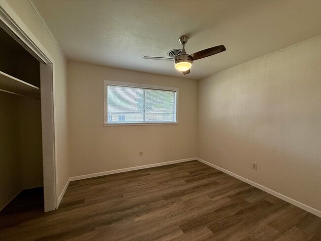 Building Photo - AUGUST PRE-LEASE!  3 Bed, 2 Bath Within Wa...