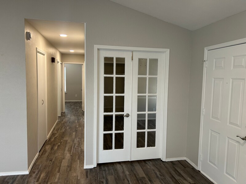 Building Photo - 4312 Avon Ct