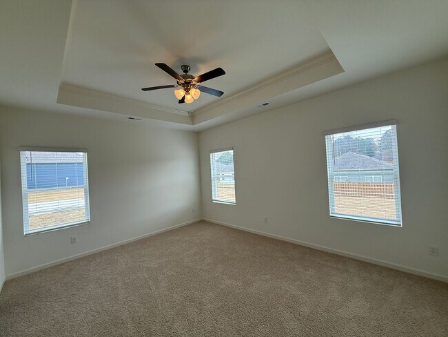 Building Photo - Springville Schools One Level 4 Bedroom / 3 Bathroom/ 3 Car Garage