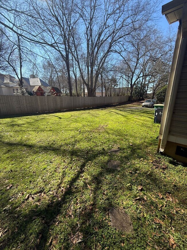 Building Photo - 347 Sunset Dr