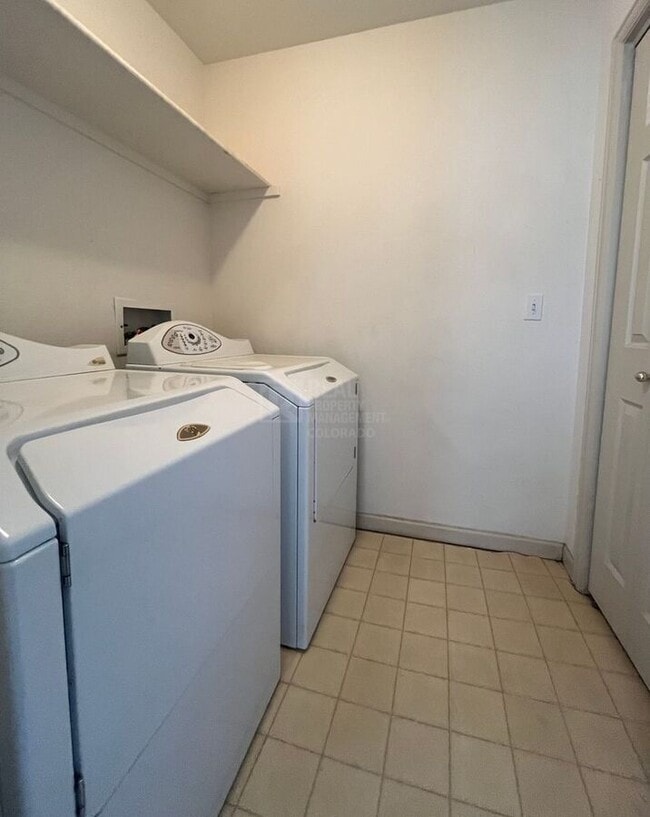 Building Photo - 911 Tulip St