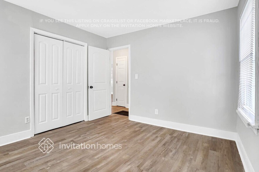 Building Photo - 981 Moreland Dr SE