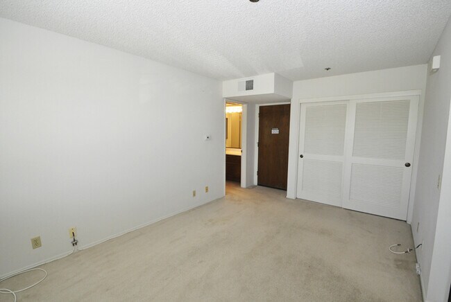 Building Photo - 301 N Ford Ave