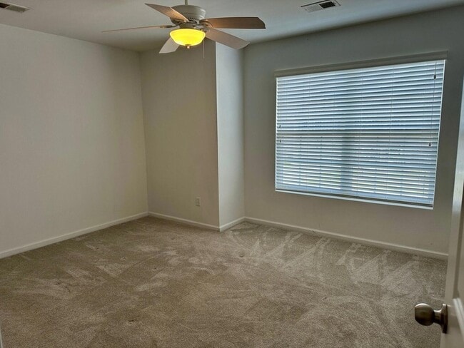 Building Photo - 450 Delmont Dr