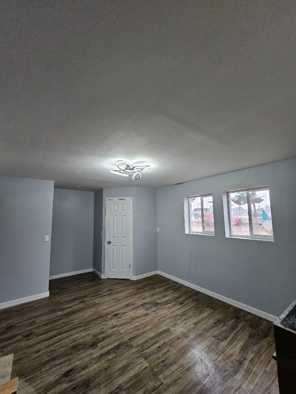 Building Photo - 806 Yucca Dr