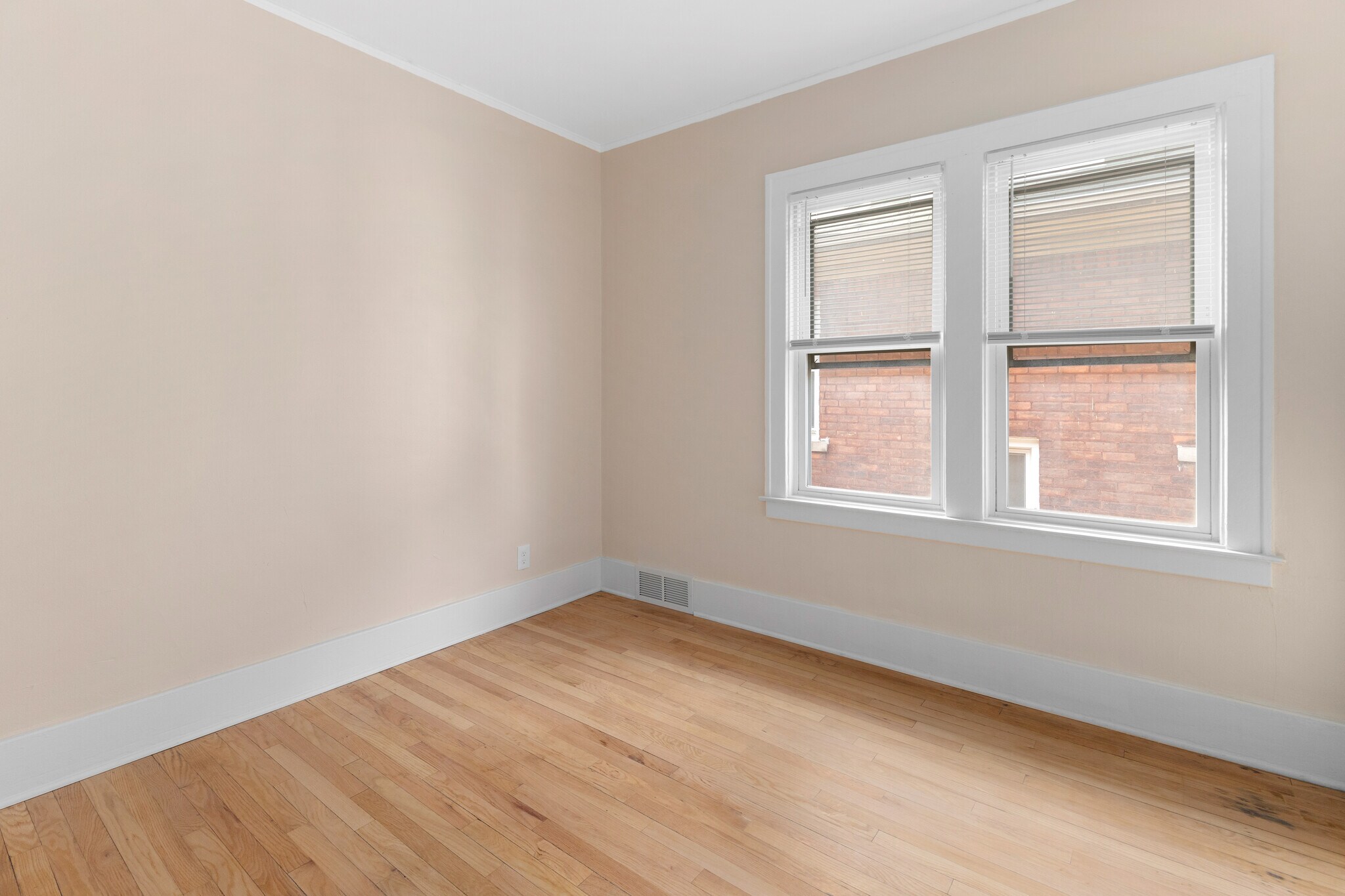 Building Photo - 2986 Cortland St