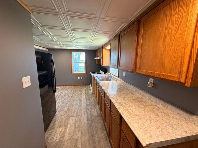 Building Photo - Spacious Family Home Near Schools and Parks in Rock Falls