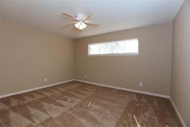 Building Photo - 7802 Valley View Ln