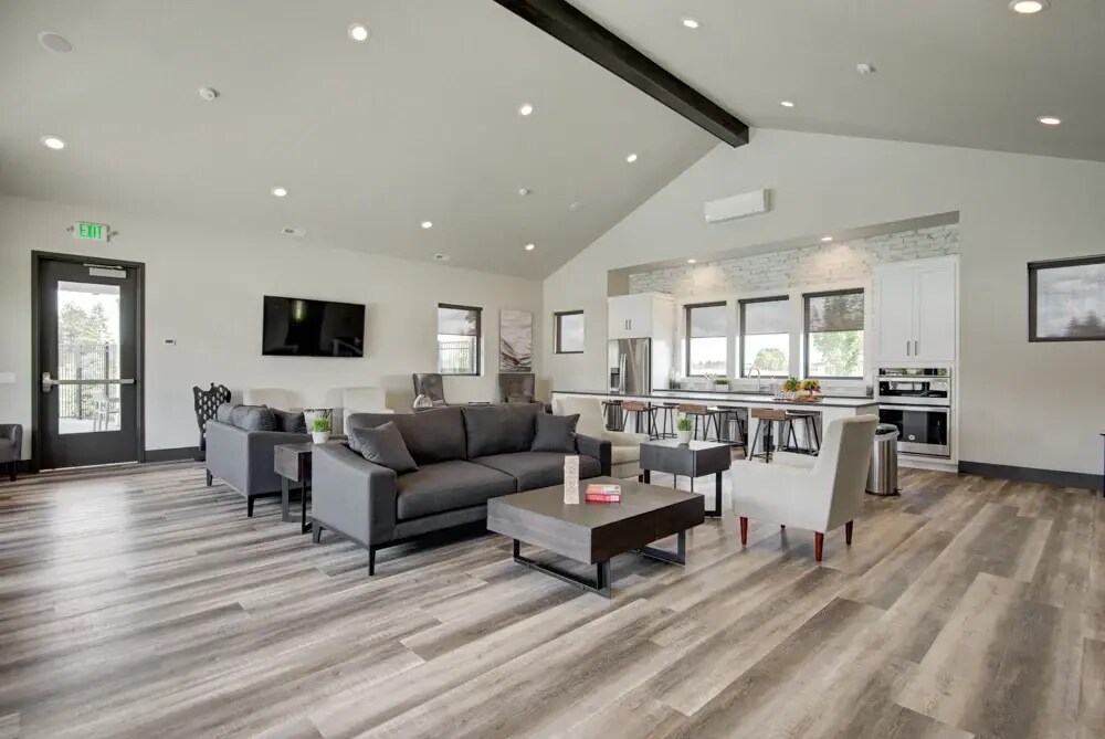 Building Photo - 6280 SE Genrosa St