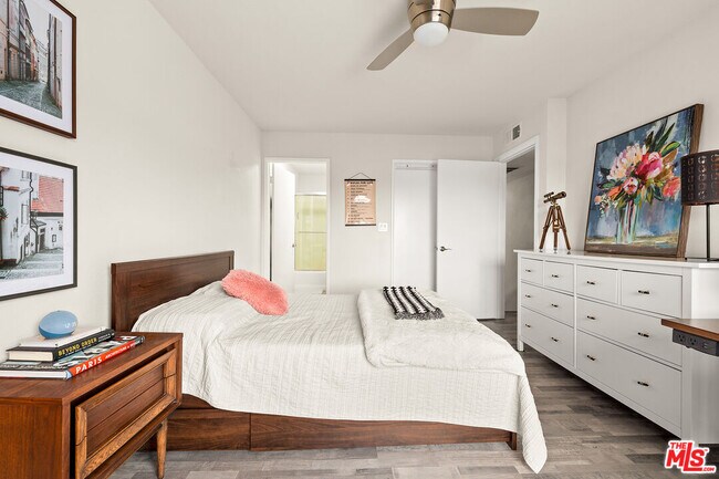 Building Photo - 252 W Spazier Ave