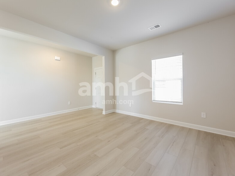 Building Photo - 790 Treeline Rd