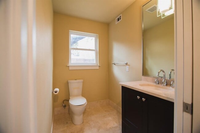 Building Photo - 2901 Gem Cir