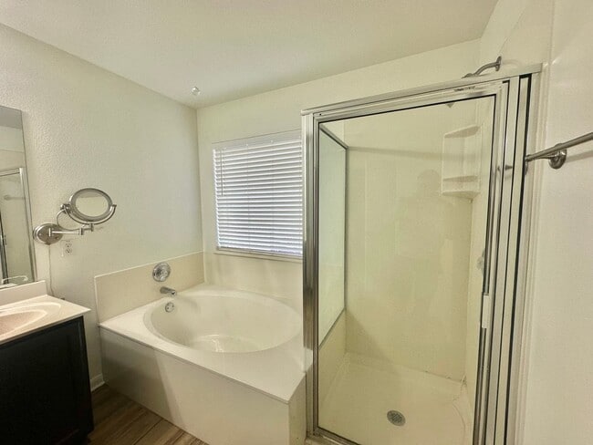 Building Photo - AVAILABLE NOW!!!! NEW-MANAGEMENT