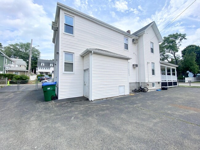 Building Photo - 417 High St