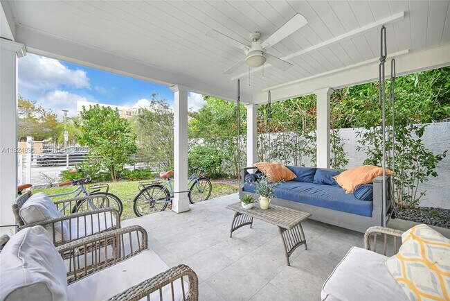 Building Photo - 150 NE 50th St