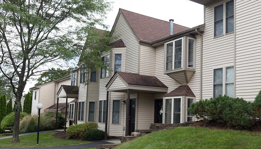 The Landing On Mohegan Lake Ny Apartment Finder Luxury Garden Apartments For At The Landing On Mohegan Lake