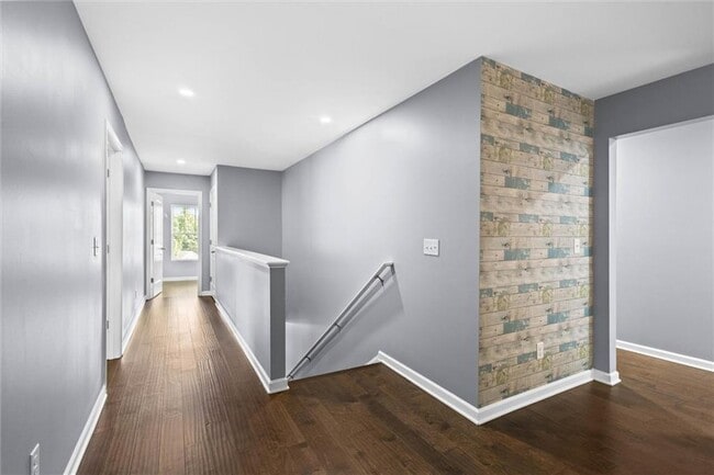 Building Photo - 407 Aviary Ln
