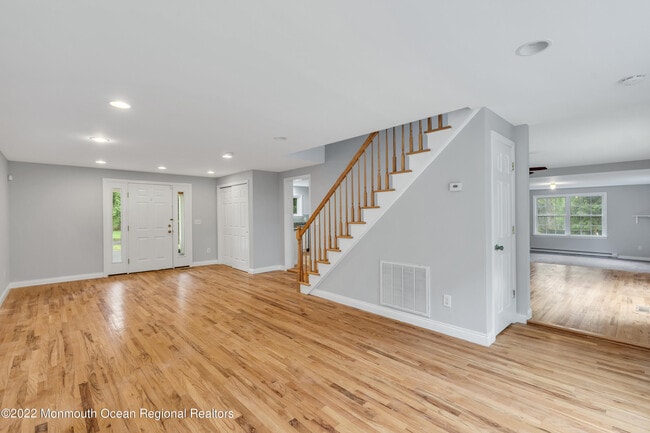 Building Photo - 5 Dugans Ln