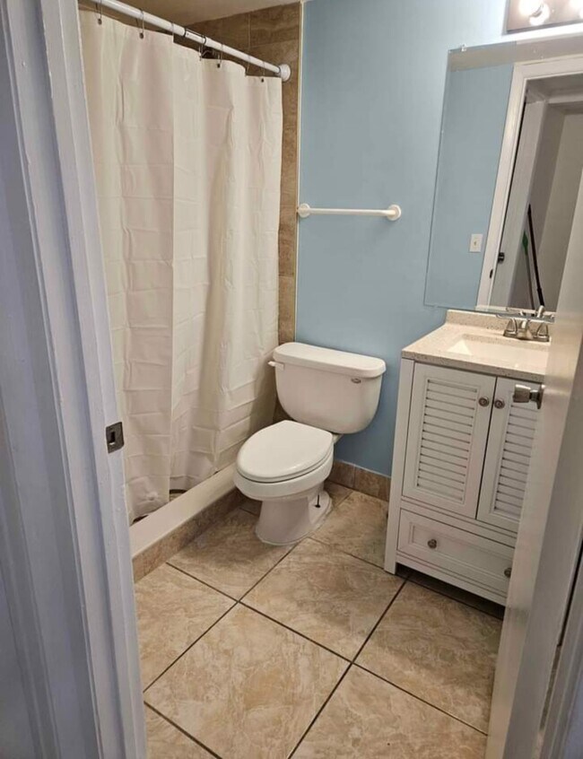 Building Photo - 20910 NE 8th Ct