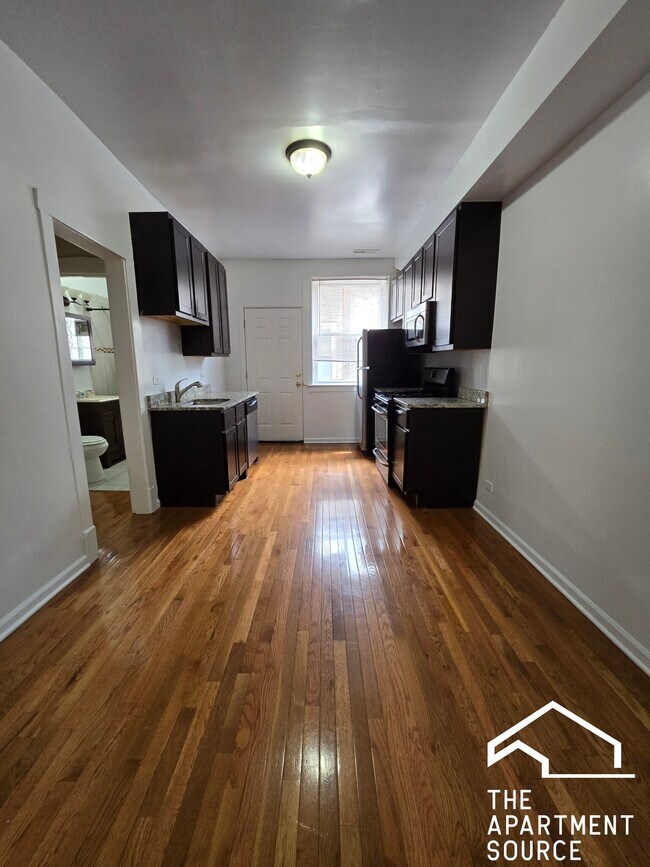 Building Photo - 3753 W Sunnyside Ave