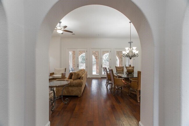 Building Photo - 6 W Monteagle Cir