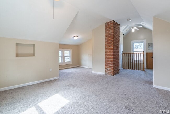 Building Photo - 325 S Midler Ave