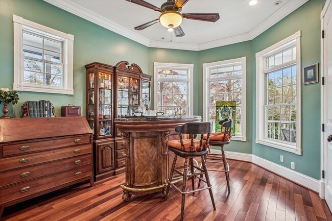 Building Photo - Stunning and Spacious Single Family Home S...