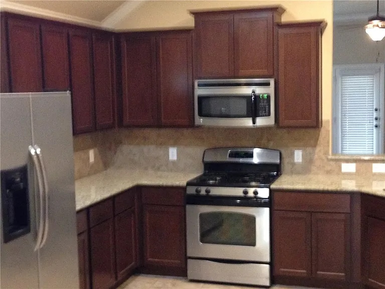 Building Photo - 1921 Autumn Run Ln