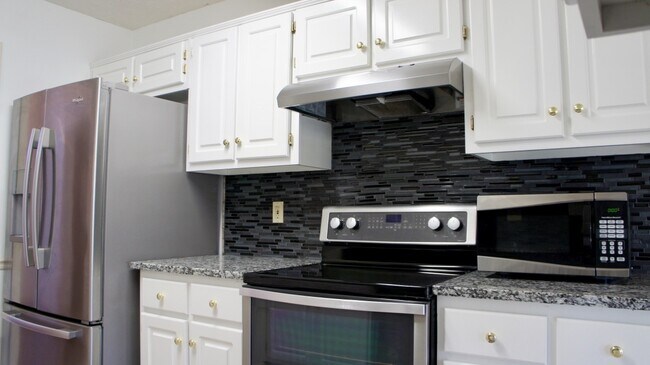 Building Photo - 3304 Chariot Ct