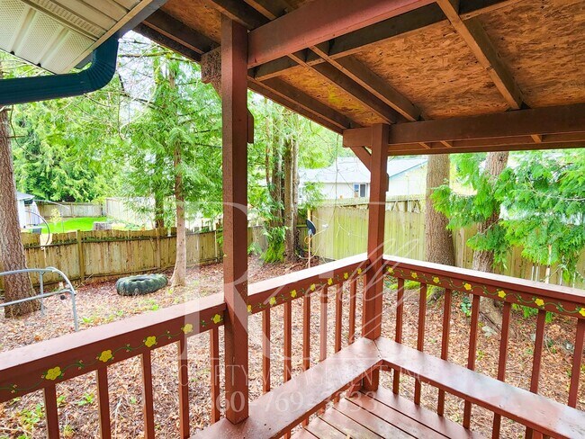 Building Photo - Spacious Living With Extra Comfort: Bonus Room & Expansive Yard