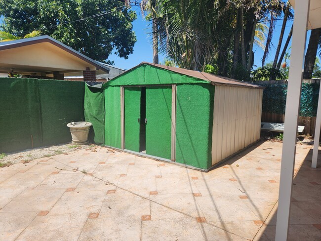 Building Photo - 7321 SW 18th St