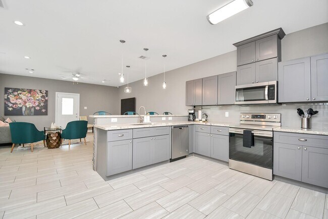Building Photo - 3019 Elysian St