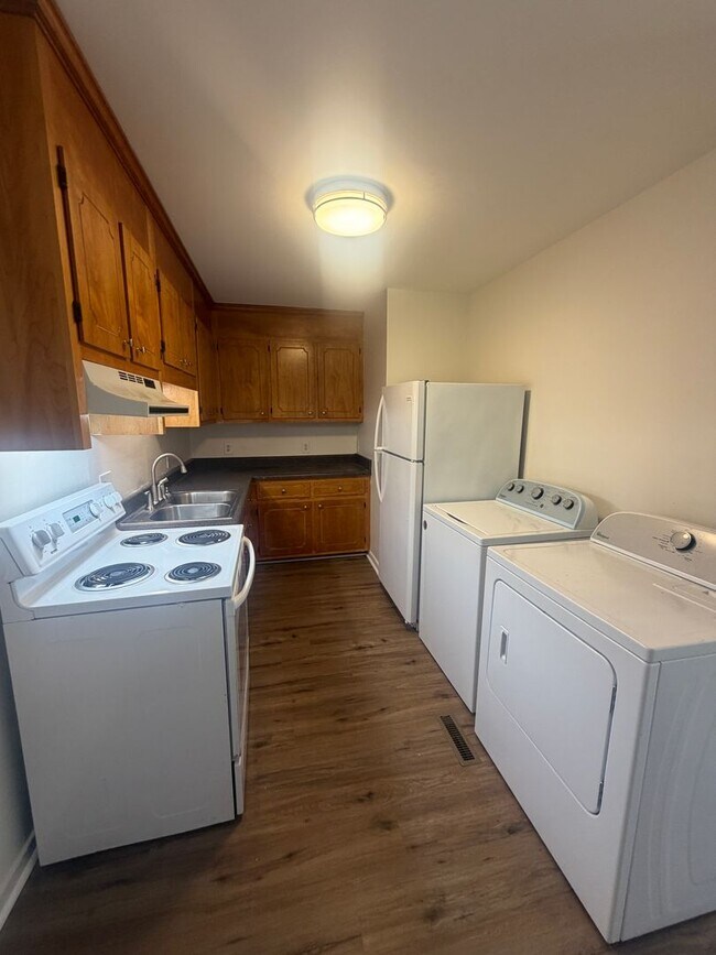 Building Photo - One story duplex