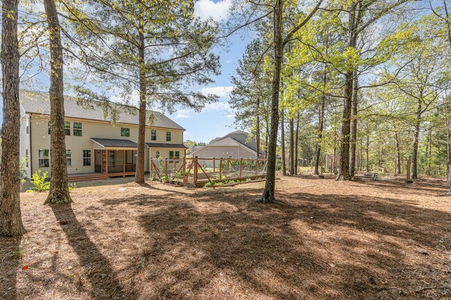 Building Photo - Gorgeous 5 Bedroom Home with First Floor I...