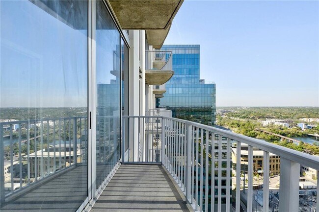 Building Photo - 360 Nueces St