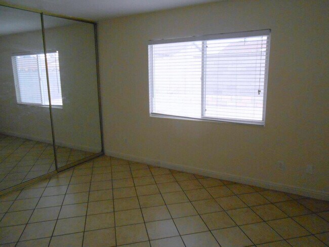 Building Photo - Spacious 1 story home in Spring Valley