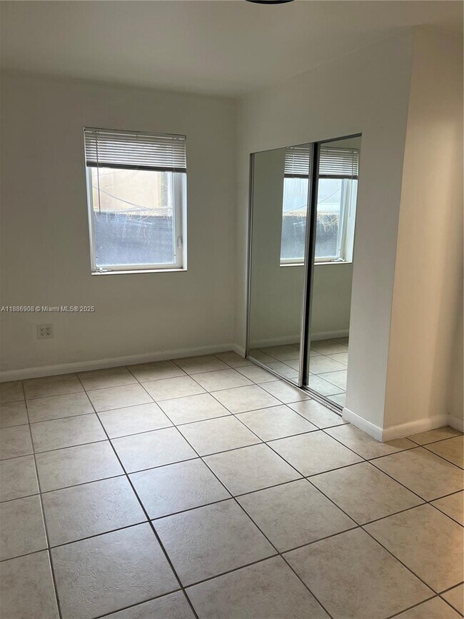 Building Photo - 577 NE 82nd St