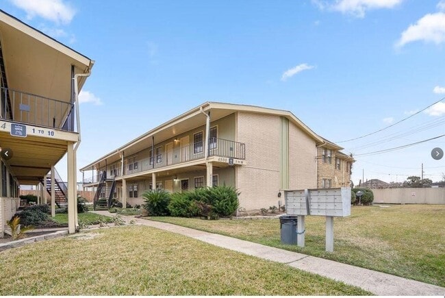 Building Photo - 4800 Delano St