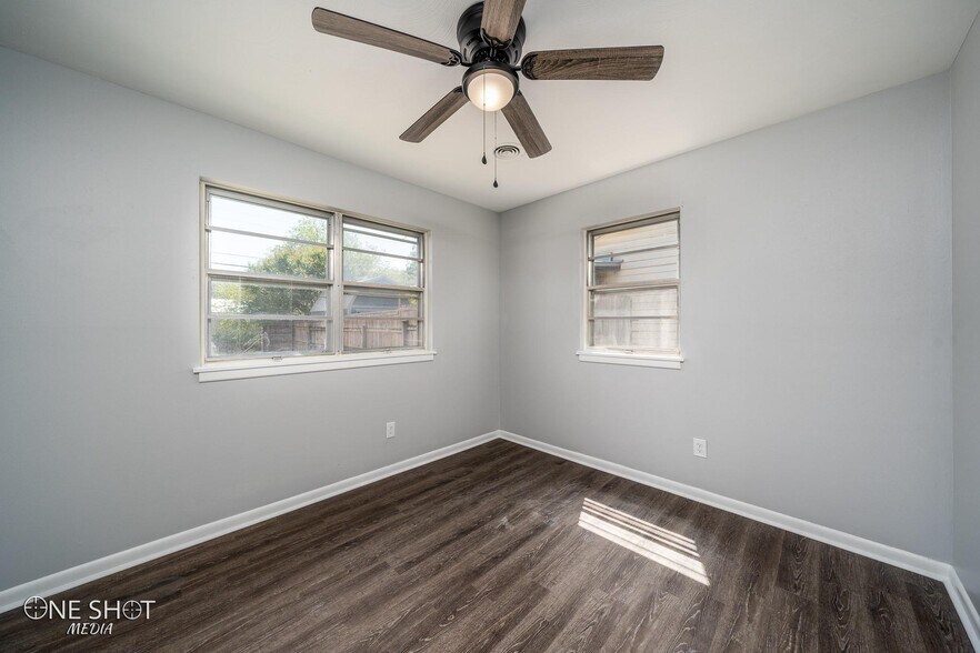 Building Photo - 2117 Yorktown Dr