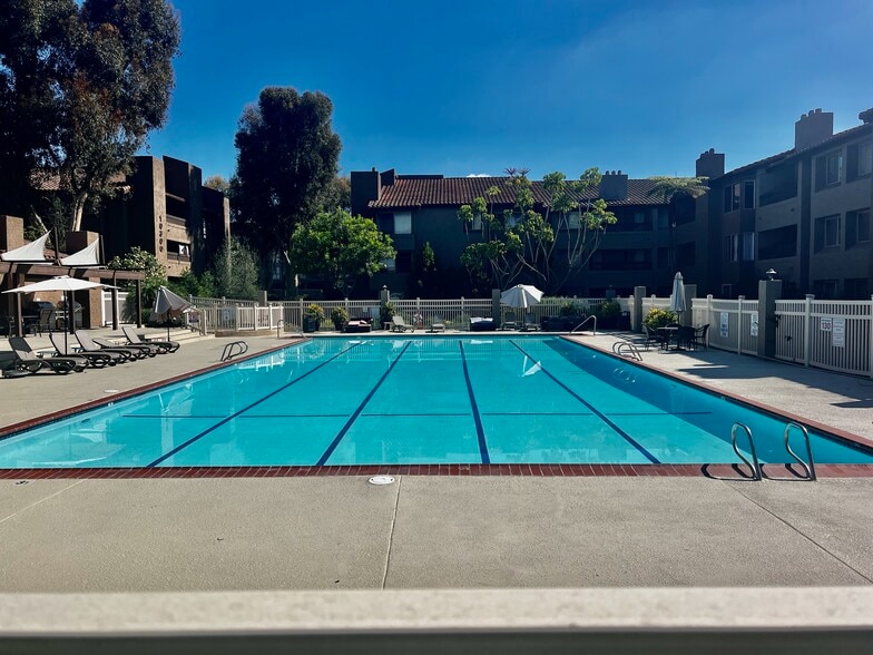 Building Photo - 10225 Caminito Cuervo